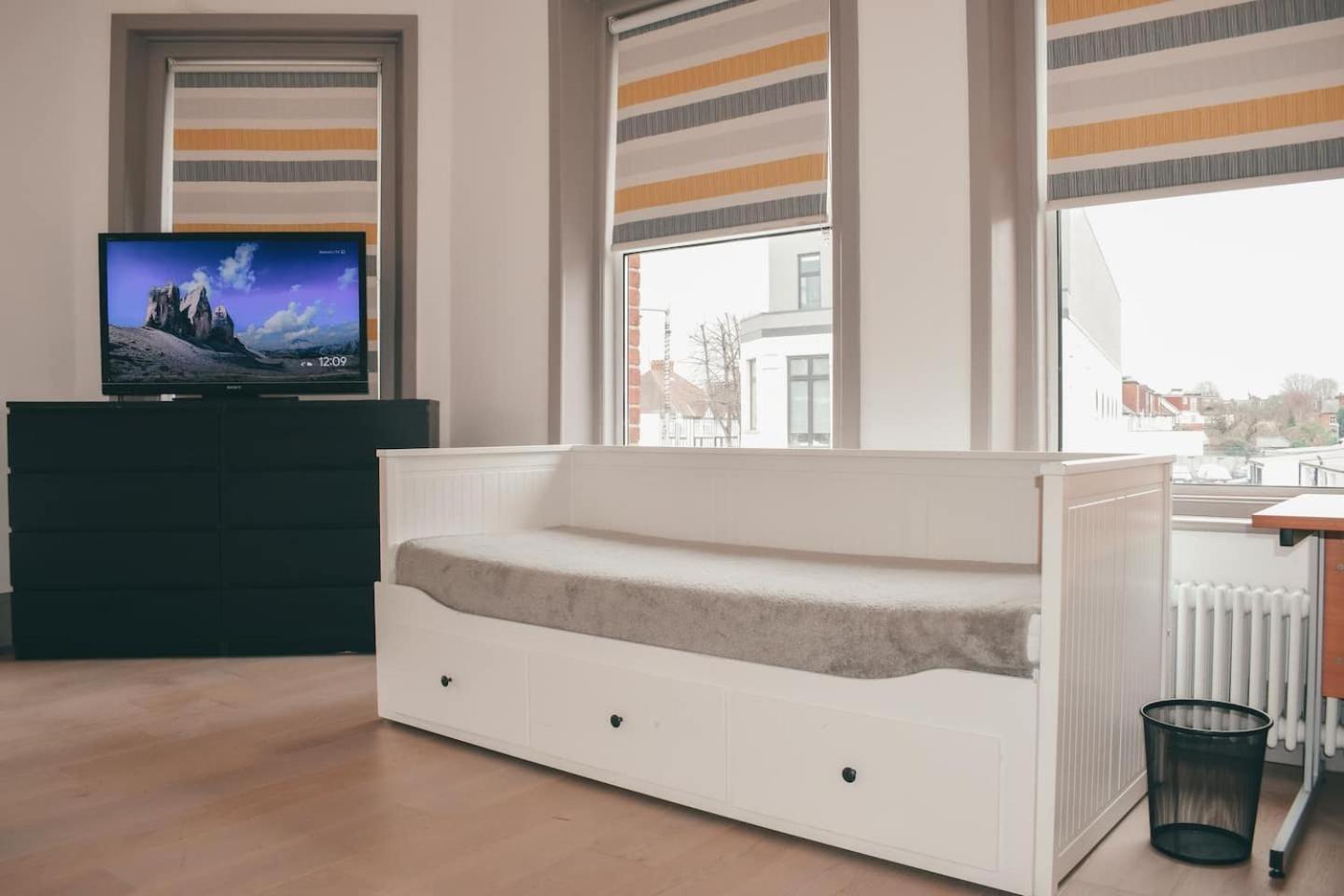 The Twickenham Apartment Near Strawberry Hill Екстериор снимка