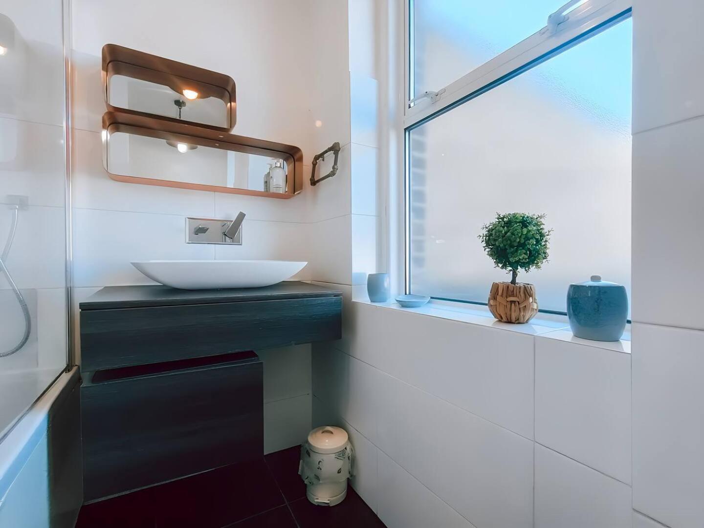 The Twickenham Apartment Near Strawberry Hill Екстериор снимка