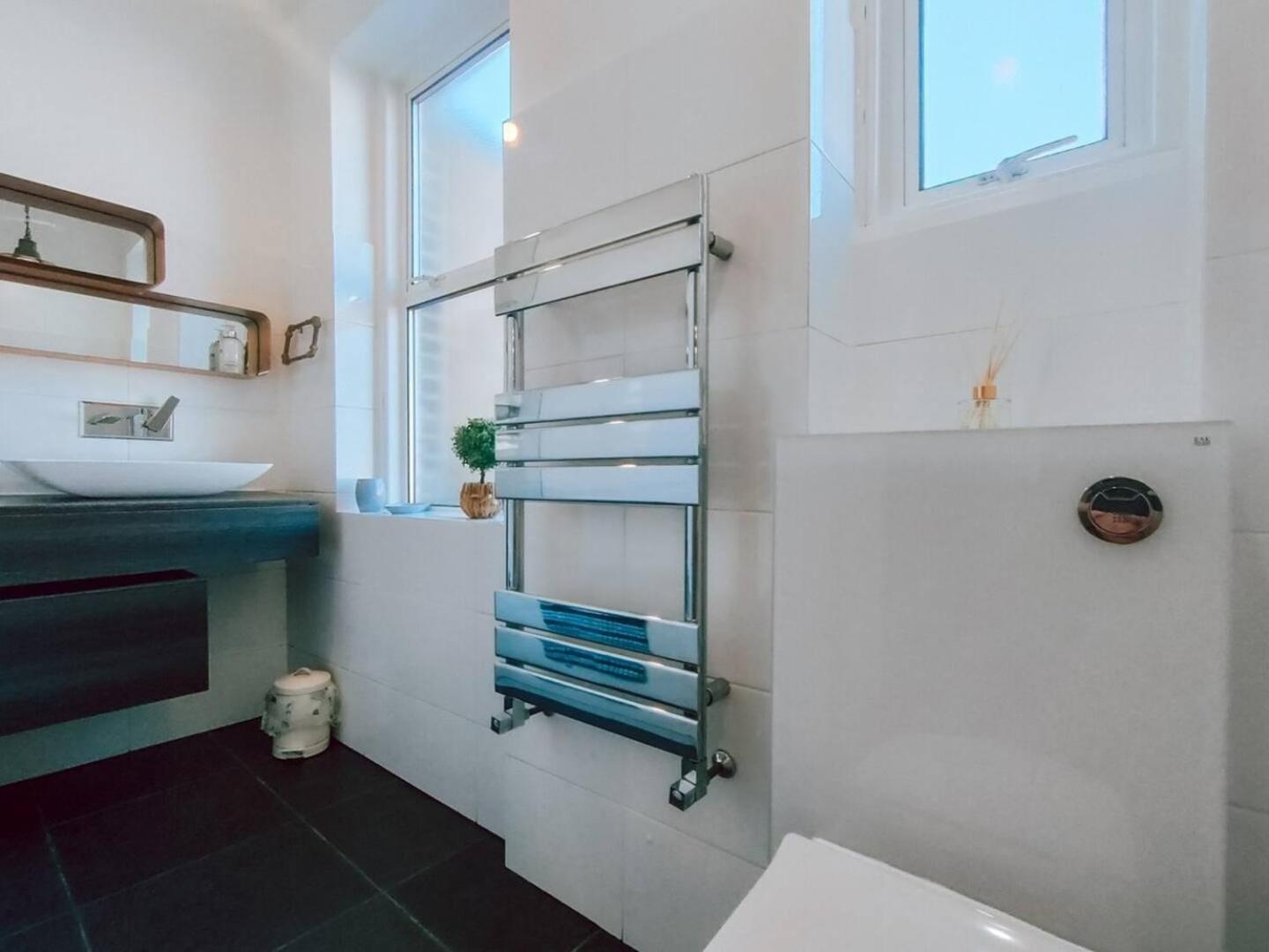 The Twickenham Apartment Near Strawberry Hill Екстериор снимка